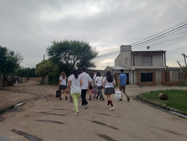 Alumnos de una escuela del Gran Rosario ayudan a combatir el dengue