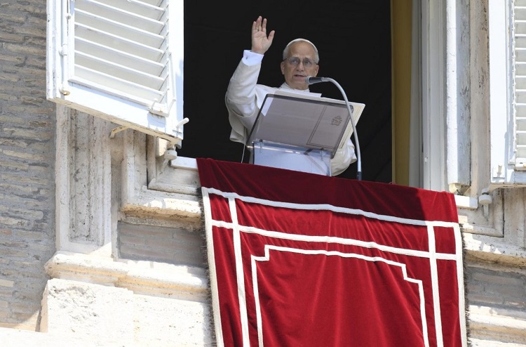 Ángelus: Ser cristiano es llevar el Evangelio en el corazón y vivirlo día a día Ángelus: Ser cristiano es llevar el Evangelio en el corazón y vivirlo día a día