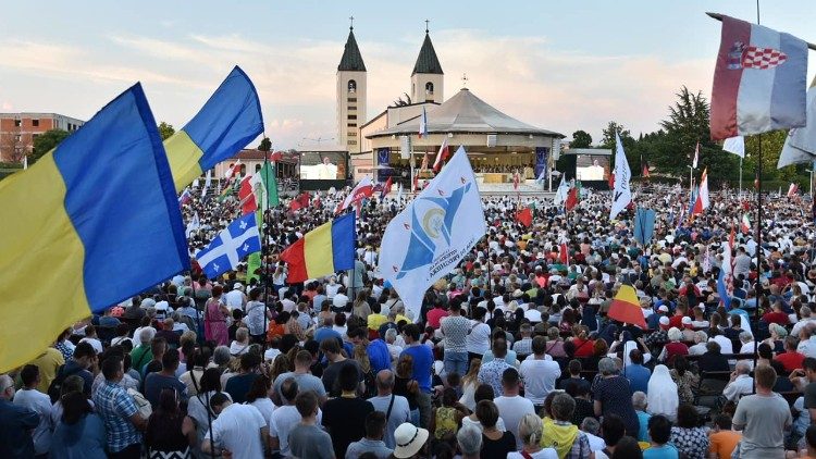 'Aprovecha tu juventud para construir tu futuro', pidió el Papa a los jóvenes en Medjugorje