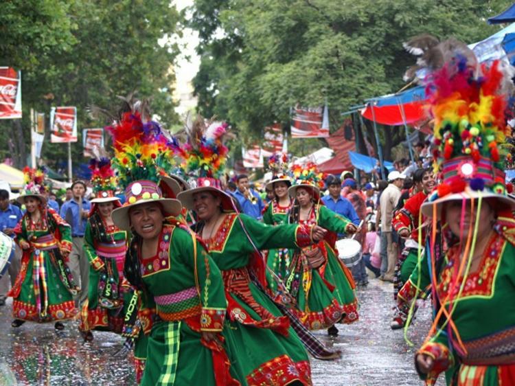 Arzobispo boliviano pidió responsabilidad en los festejos del Carnaval