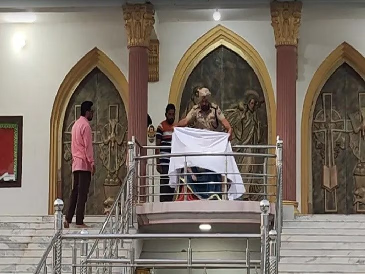Ataque y vandalismo en una iglesia católica en India 