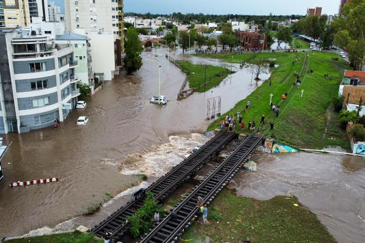 Bahía Blanca: Francisco reza por quienes sufren en este momento de dolor e incertidumbre