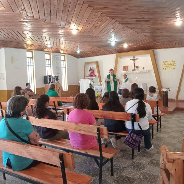 Bariloche: misión en Ñorquinco y bendición de la campana de la capilla de Fitamiche