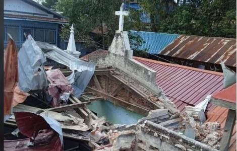 Ante el bombardeo de una iglesia en Myanmar, el Card. Bo reza por la paz y la fe