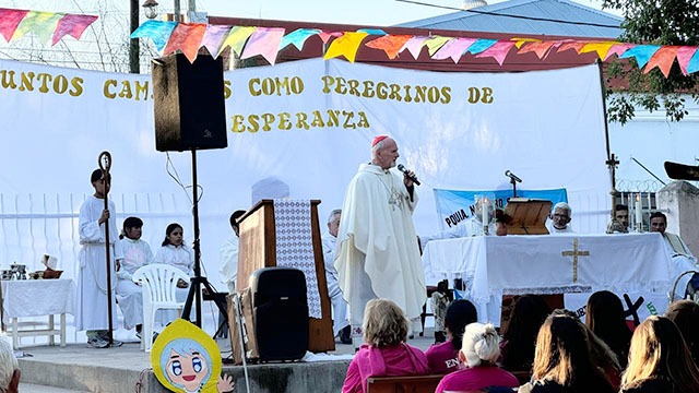 Card. Bokalic: 'Vivir en la Santísima Trinidad, en lo cotidiano, es vivir en familia' Card. Bokalic: 'Vivir en la Santísima Trinidad, en lo cotidiano, es vivir en familia'