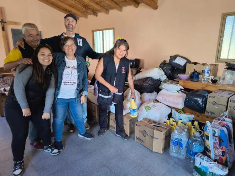 Cáritas asiste a las familias afectadas por los incendios forestales en Epuyén