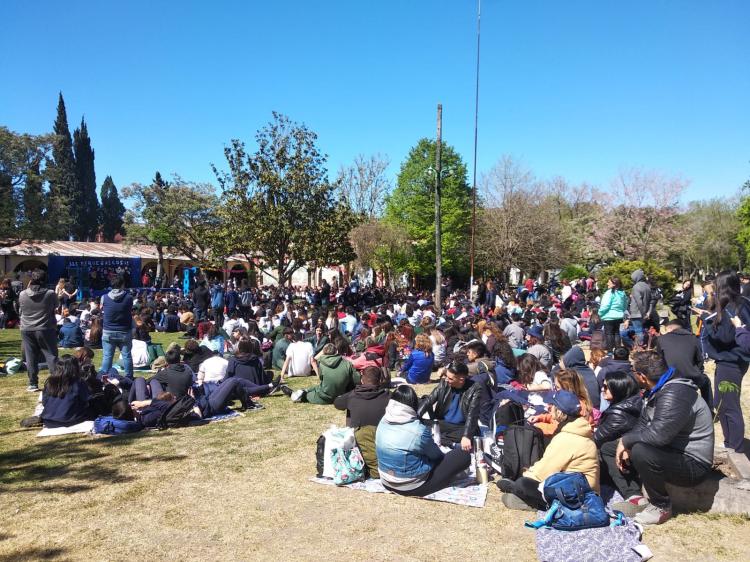 Cerca de mil estudiantes de Quilmes participaron de un encuentro en Bosques