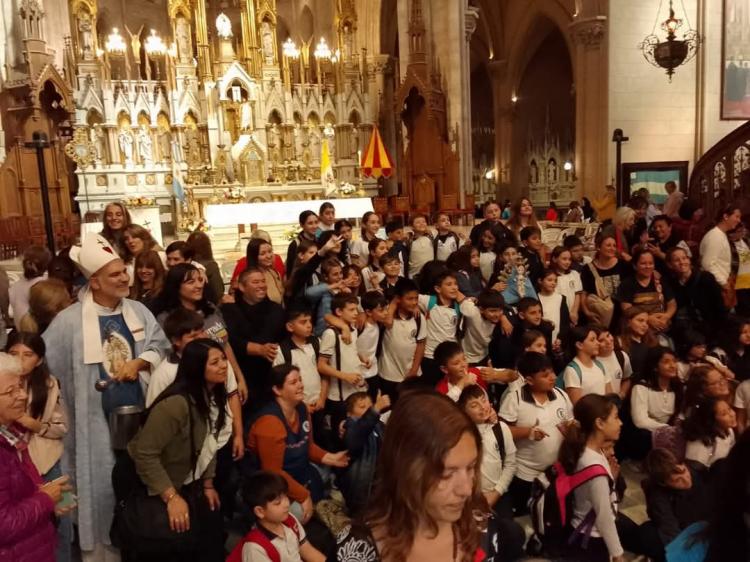 Chascomús: la comunidad diocesana peregrinó al santuario de la Virgen de Luján Chascomús: la comunidad diocesana peregrinó al santuario de la Virgen de Luján