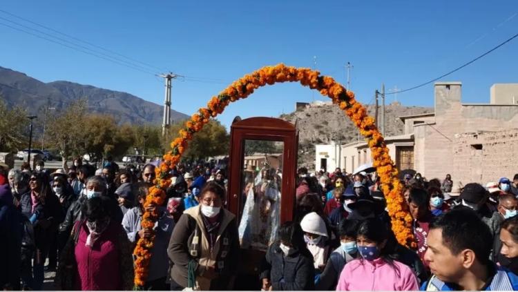Cientos de peregrinos en el encuentro de la Virgen de Río Blanco y la de Punta Corral