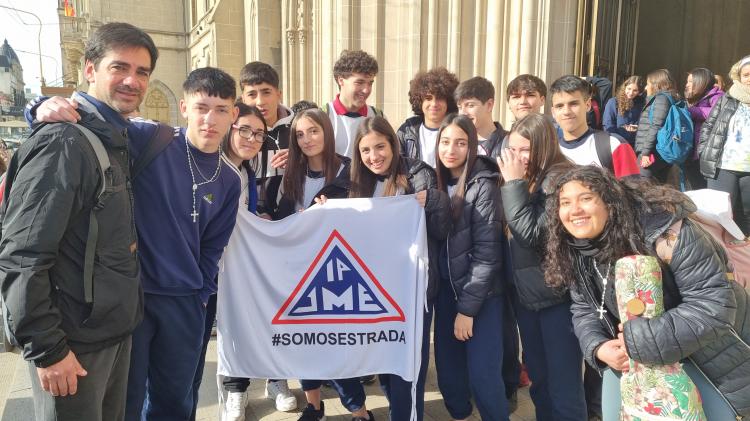 Colegios del obispado de Azul peregrinaron hacia el Seminario diocesano