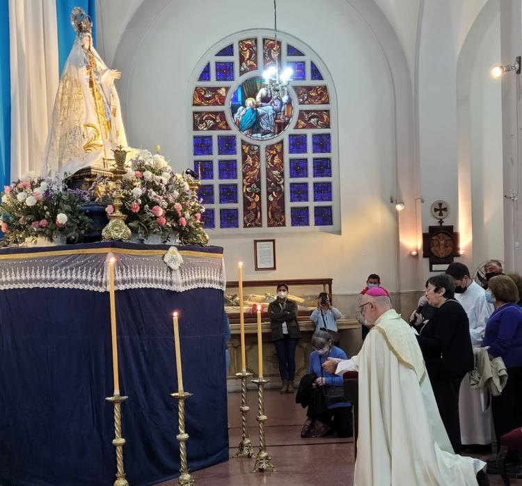 Con la bajada de la imagen histórica, comenzó en Tucumán el Mes de la Virgen