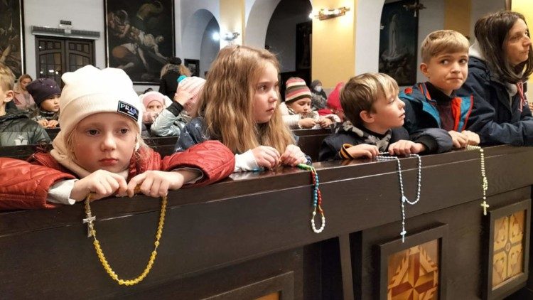 Con la bendición del Papa un millón de niños rezarán el Rosario por la paz