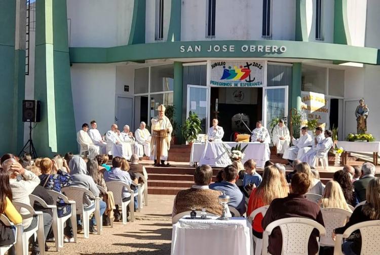 Concordia: fieles agradecieron y pidieron por el trabajo digno a San José Obrero Concordia: fieles agradecieron y pidieron por el trabajo digno a San José Obrero