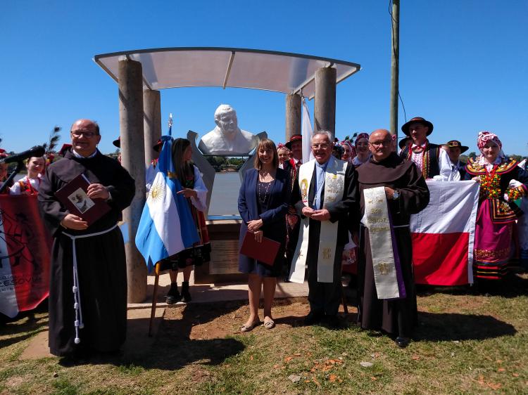 Concordia inauguró un monumento en honor de San Juan Pablo II