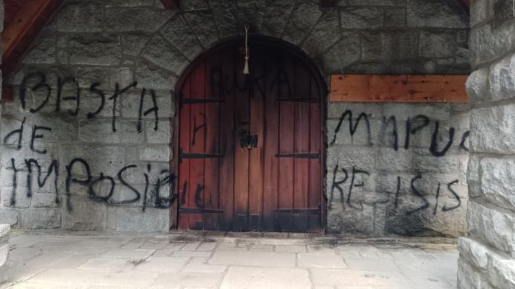 Condenan el vandalismo en iglesias de Villa La Angostura