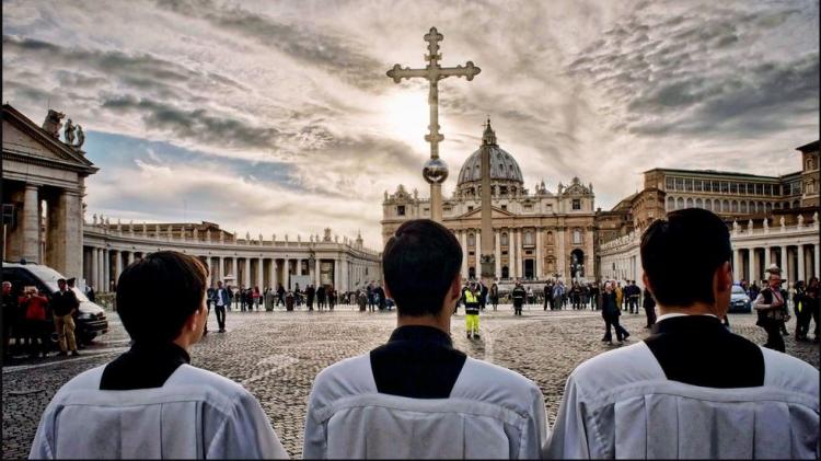 Crecieron los católicos pero hay menos sacerdotes y seminaristas