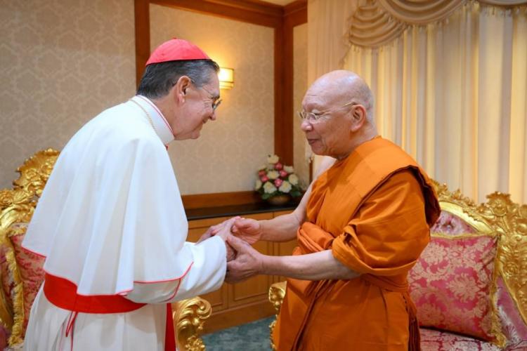 Cristianos y budistas: siete verbos para sanar juntos a la humanidad herida