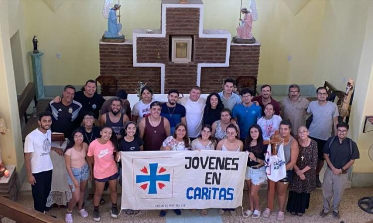 Cruz del Eje: voluntarios de Cáritas ayudan en la reconstrucción tras los incendios