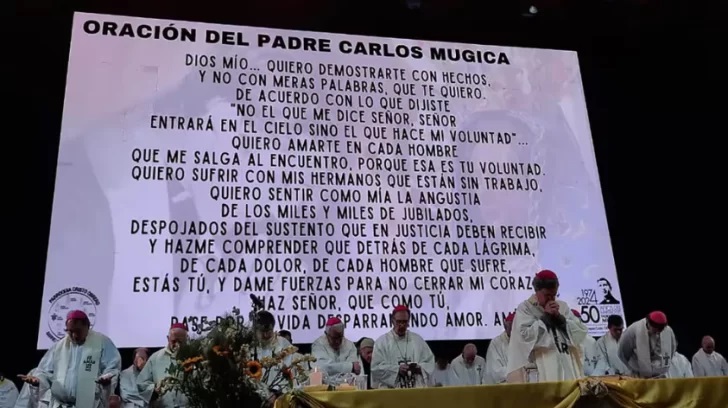 Curas villeros: 'Al padre Carlos Mugica lo siguen matando en el olvido de los más pobres'