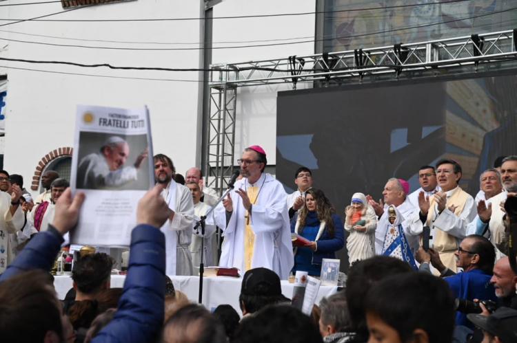 Curas villeros repudiaron agresiones 'vulgares e impropias' contra el Papa