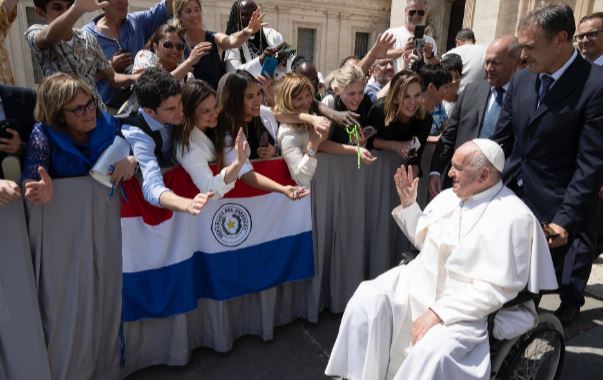 De la enseñanza al altar: el camino de Pedro y Santiago hacia el sacerdocio