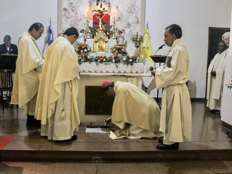 Dedicación del templo Santa Teresa del Niño Jesús en Tres de Febrero