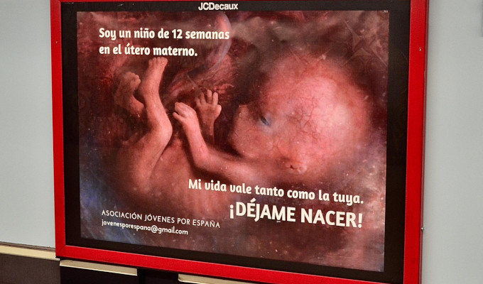 "Déjame nacer": Campaña en favor de la vida en los subterráneos de Madrid