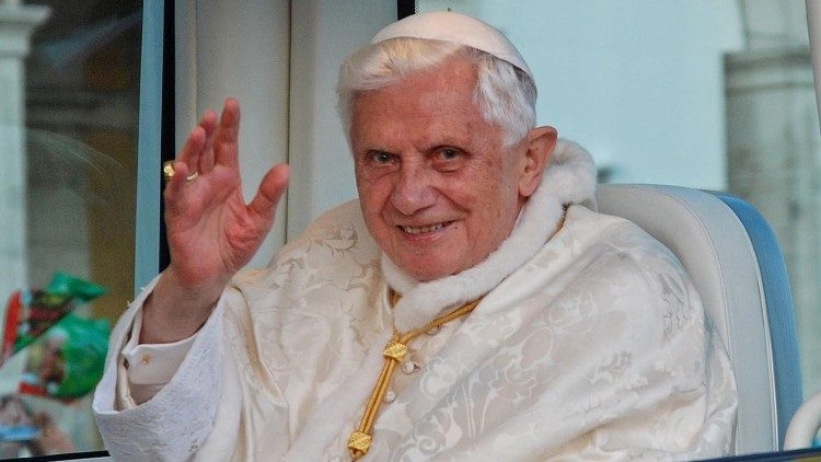 La Iglesia en la Argentina despide a Benedicto XVI