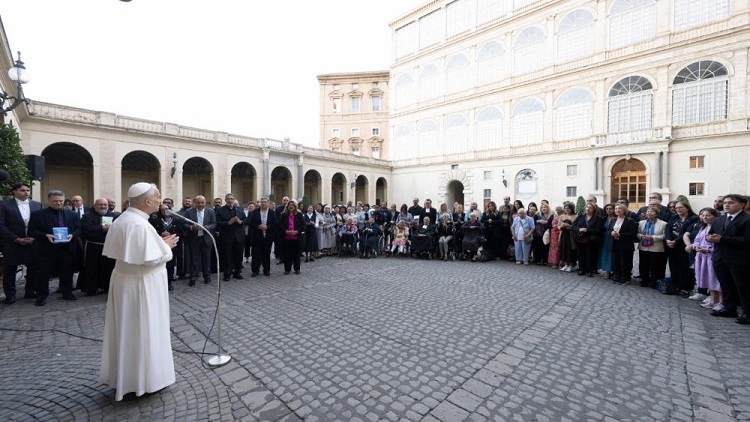 'Dios jamás abandona a nadie', recordó el Papa a la Pastoral Hispana 'Dios jamás abandona a nadie', recordó el Papa a la Pastoral Hispana