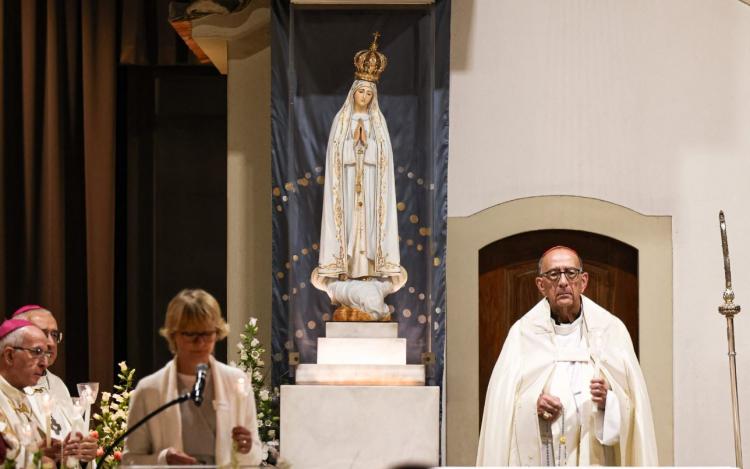 Portugal: miles de peregrinos rezaron a la Virgen de Fátima por la paz en el mundo