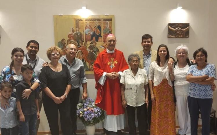 El arzobispo de La Plata visitó una parroquia dirigida por laicos