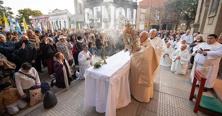 El arzobispo de Paraná pidió que el "dinamismo" de la Comunión transforme la vida