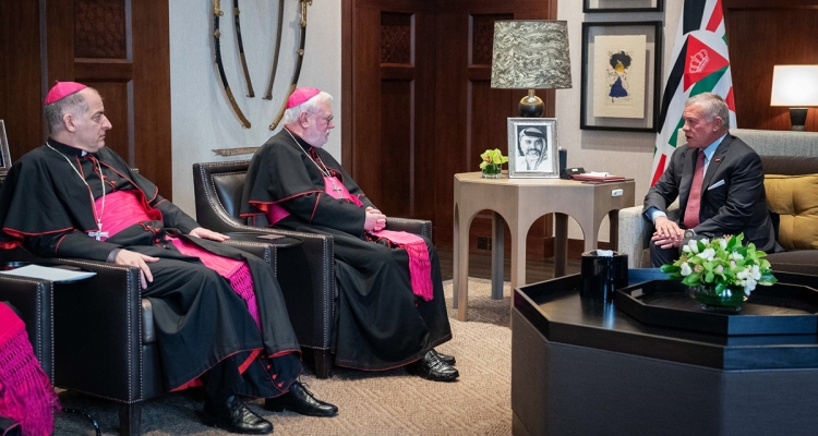 El 'canciller' vaticano viajó a Jordania, tierra de paz y estabilidad
