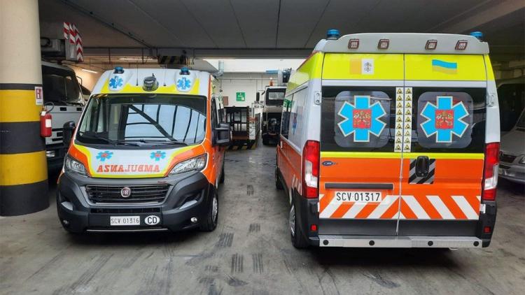 El Card. Krajewski viaja a Kiev con el regalo de una segunda ambulancia