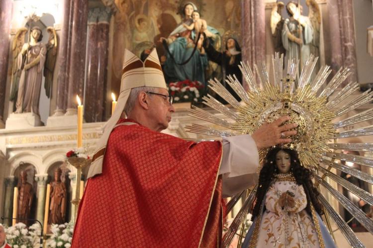 El cardenal Poli coronó a la Virgen del Milagro en Buenos Aires