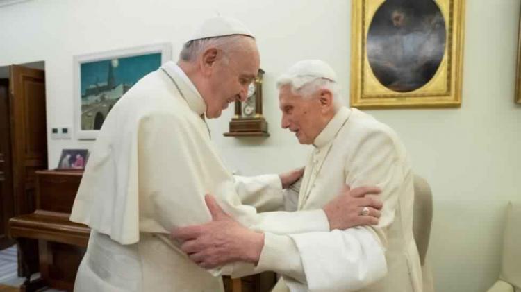 El Episcopado argentino se une a las oraciones por Benedicto XVI