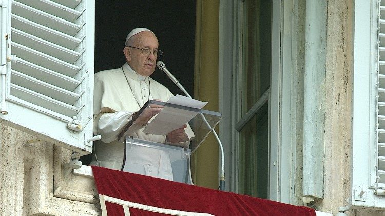 'El Espíritu Santo nos libera de las presiones del miedo', sostuvo el Papa