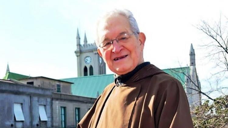 El fraile capuchino Luis Dri recibe los atributos cardenalicios