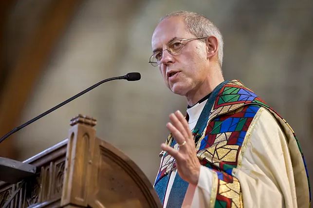 El líder de la Iglesia Anglicana renunció tras ser acusado de encubrir abusos