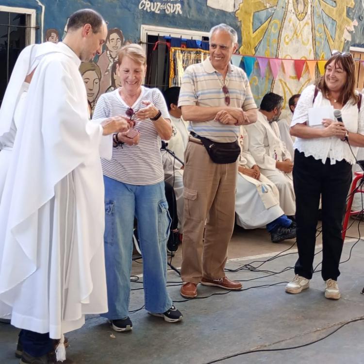 El Movimiento Familiar Cristiano reconoció a las familias de los sacerdotes recién ordenados