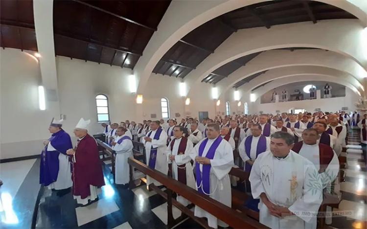 El nuncio animó a los capellanes castrenses a defender la justicia y construir la paz