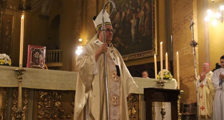 El nuncio apostólico impuso el palio arzobispal a monseñor Ángel Rossi