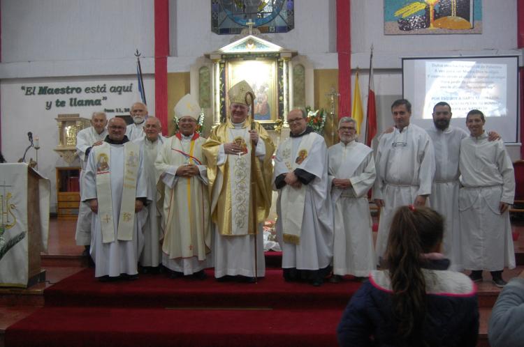 El nuncio visitó la comunidad de Nuestra Señora de Czestochowa de Ezpeleta