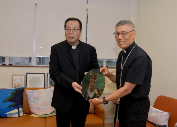 El obispo de Beijing comenzó su visita a Hong Kong