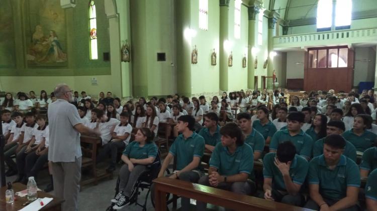 El padre Mateo Bautista visitó el país llevando su experienca pastoral sobre el duelo