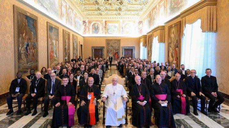 El Papa, a capellanes universitarios: apreciar, acompañar y actuar