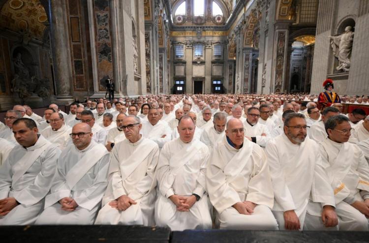 El Papa a diáconos: servir 'con una sonrisa, sin quejas y sin buscar reconocimiento'