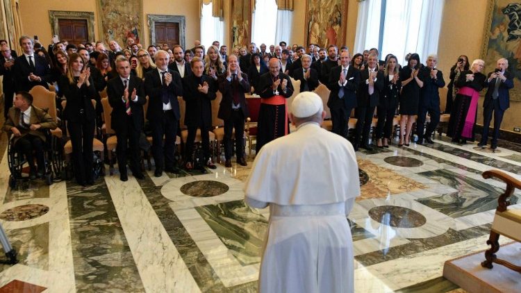 El Papa, a jóvenes músicos y artistas: "Sean originales, creativos"