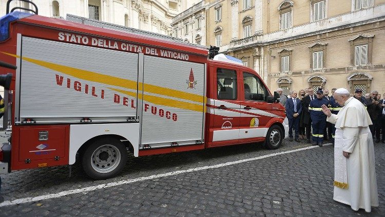 El Papa a los bomberos: "Son como el buen samaritano, bella expresión de la solidaridad"