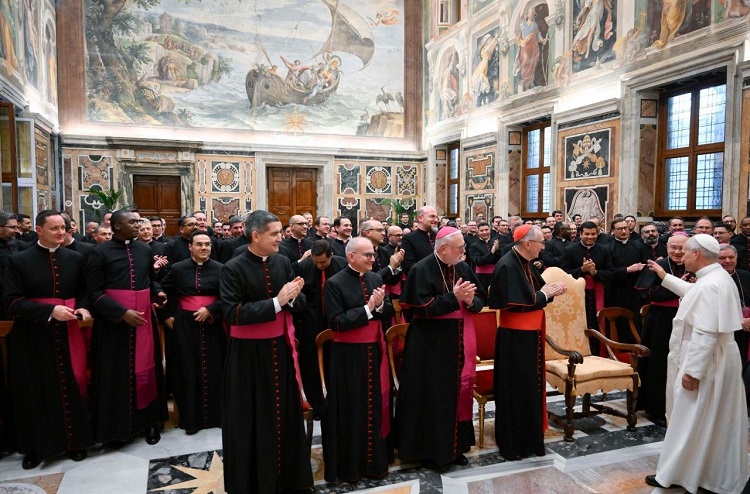 El Papa a los diplomáticos del Vaticano: 'Estén cerca del pueblo'